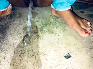 Hot Bhabhi urineing xxx video