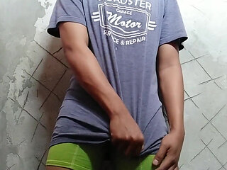 Alan Tokers Masturbates in His Bath