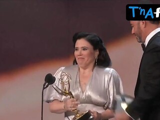 Hot redhead Alex Borstein gives sexy speech at Emmy Awards