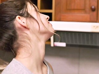 Blonde Caught Naked During Slippery Delivery Roleplay