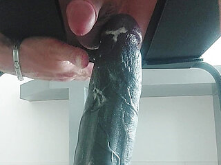 He takes his ass with big cocks he enters an anal tunnel 10cm in diameter