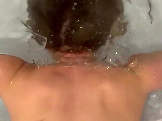 Beeing Fucked While Holding My Breath Underwater in Bathtub