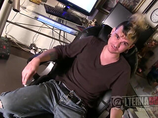 Skinny Gay Pink Gives Tristan the Most Pleasurable Oral Sex