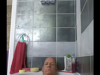 Lloydy66 pee and wank in bath