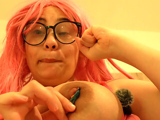 A Giantess Loves