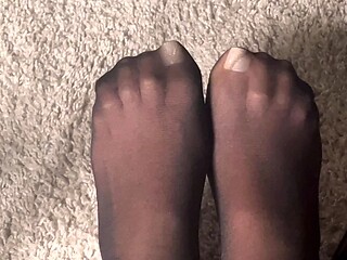 Linsey Dawn solo foot fetish