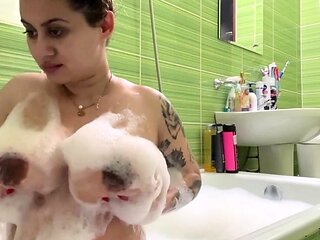 Big boob brunette masturbates on webcam