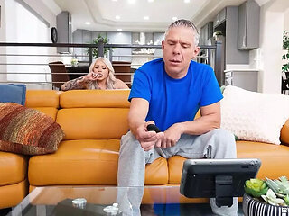 Nichole Saphir's Glowing Pussy Traps Mick Blue's Big Cock - Brazzers HD