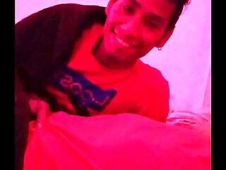 Oral en la ma&ntilde_ana. Mi macho peludo arranca feliz su d&iacute_a descargandome su leche como desayuno.