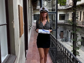 She&rsquo_s a Hot MILF Pizza Girl and Takes My Dick Deep as a Tip
