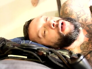 fondendo o cara depois do plantao