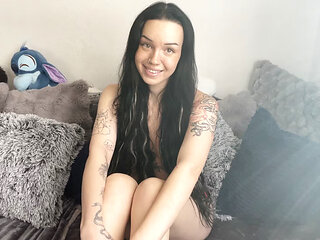 I'm overcoming my limit!! For the 1x my pussy shown on the Internet!
