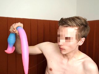 Intense gay deepthroat session with a big dildo featuring Greenwooddavid