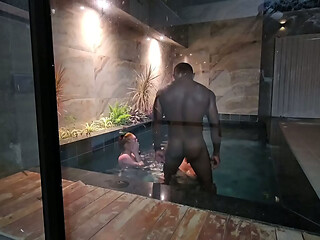 DEPOIS DO BANHO DE PISCINA A HISTORIA DE AMIZADE ACABA EM SEXO TRAIR A COMFIAN&Ccedil_A DA AMIGA DANDO PRO MARIDO DELA