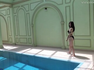 Dame's pornstar action by Underwater Show