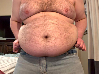 Fat gut hang over tight jeans