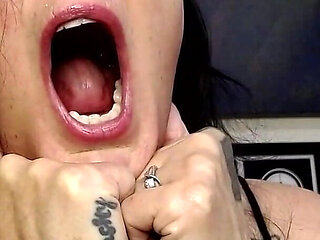 Big Titty MILF Yawning