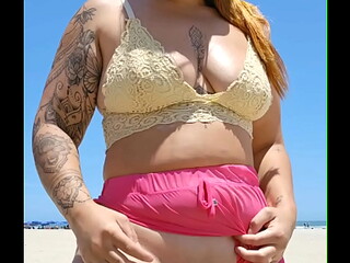 Arrumei um amante que trabalha na praia e agora eu vou na praia quase pelada s&oacute_ pra deixar ele de pau duro