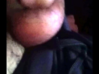 golpeando los huevos