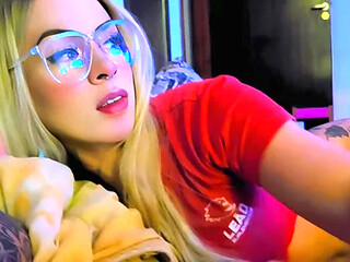 Real Sex With A 19 Year Old Girl In The Bedroom