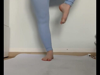 Desperate to pee whilst stretching after the gym