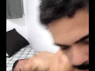 Macetei o gostoso e a gozada foi para na boca dele - Assista Completo