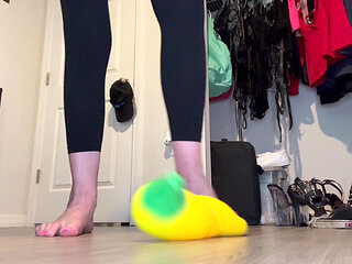 Stretchy Banana Squish Size 26 Feet