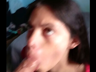Vecina Infiel - Vecina me convence de una mamada matutina mientras su marido est&aacute_ trabajando