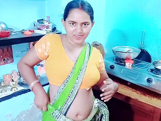 Jija ji ne apne choti sali ki virgin pussy milte hi uski pussy ros nikal diya,pussy ros piya jija ji ne guder ros yammy...