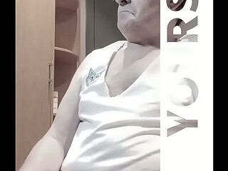 Me masturbo mirando porno