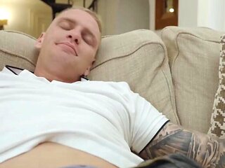 Big ass momma wants to get her pussy worshipped too