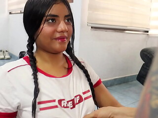 HERMANASTRA DE 18 A&Ntilde_OS COLOMBIANA QUIERE SABER QUE TIENEN LOS HOMBRES ENTRE SUS PIERNAS - Natalygirl