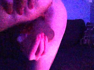 Close up MILF masturbation