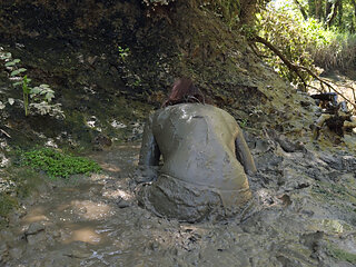 Odd Stuck... Living Mud ?