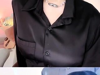 Amateur webcam girl fingering pussy and cum