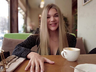 Makes Me Cum in Restaurant - Risky Sex