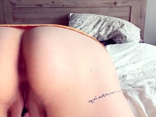 Amateur wild chick solo masturbation