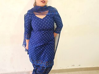 Your Amrita maid screamed after seeing her boss naked and started having sex with the boss in clear hindi audio