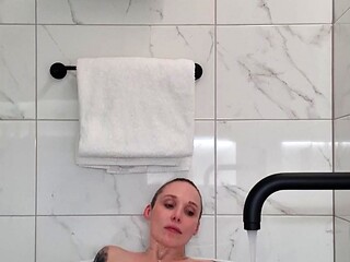 Solo MILF slut giving a hot masturbation sexy show