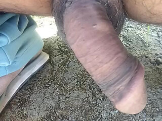 Draining water by shaking your cock