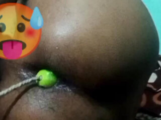 Ye apne gand me kya daal raha hai  video call me