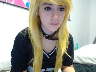 Young amateur teen in solo masturbation getting kinky