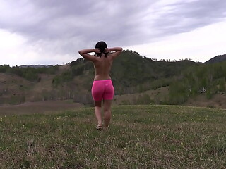 Gorgeous ass running outdoors. MILF undresses in nature. PAWG.