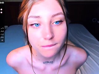 Very hot amateur thai teen girl toying her pussy on cam