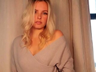 Amateur sweet blonde babe sucking cock