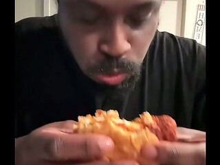 Dave&rsquo_s hot chicken MukBang