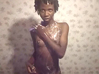 Bath Time with Dwuxxx