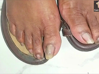 Nurse Jasmine Doe's Afterwork Hot Stinky Feet N Nude Long Toenails