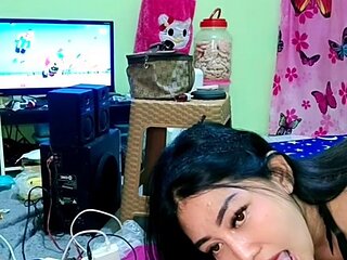 Mbak Renita Semok Kocokin Dulu Biar Gampang Masuk