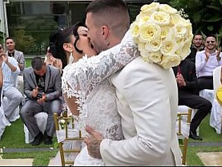 Married Mariana bangs priest in a bathroom after the ceremony
